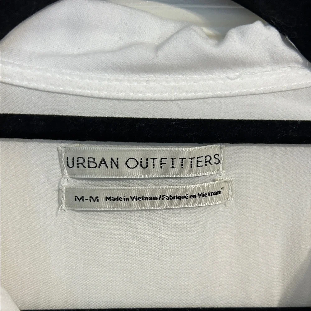 URBAN OUTFITTERS Size Medium White Short Sleeve Button Down Shirt Minimalist - Picture 3 of 7